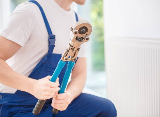 Kiedy wezwać hydraulika? – najczęstsze awarie instalacji wodnej